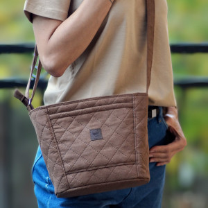 brązowa mini torebka