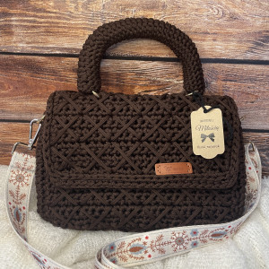 Brązowa torebka z rączką