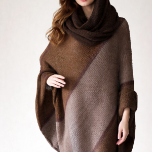 Brązowe poncho z otulaczem, wykonane z mohairu, gotowe do wysyłki