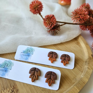 Brązowo pomarańczowe liście