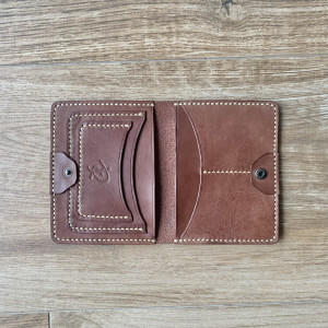 Brązowy portfel ze skóry Vintage ręcznie uszyty.