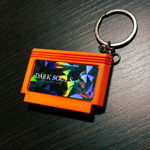 Brelok Retro Kartridż Pegasus Dark Souls + Hologram + NFC | Druk 3D