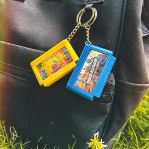 Brelok Retro Pegasus Z TWOJĄ GRA – Personalizowany | Hologram + NFC