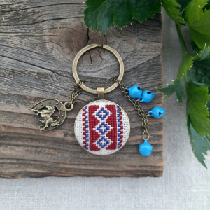 Brelok z haftem łemkowskim IV