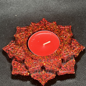 Brokatowo czerwony świecznik z żywicy epoksydowej