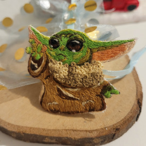Broszka haftowana Baby Yoda