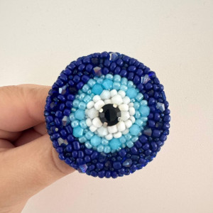 Broszka haftowana Nazar amulet ochronny handmade