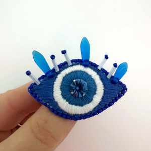 Broszka haftowana oko proroka Nazar z kryształem handmade