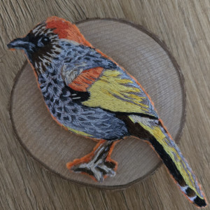 Broszka haftowana Ptaszek