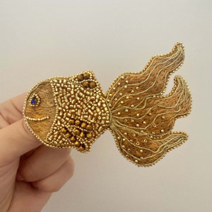 Broszka złota rybka