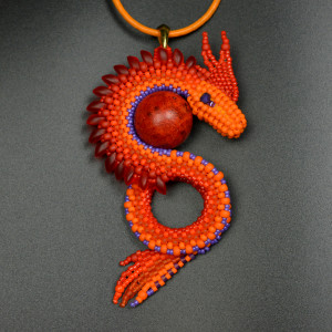 Cavrenos, wisior ze smokiem, beading