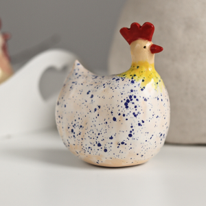 Ceramiczna kurka na Wielkanoc