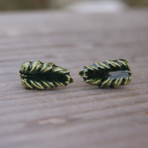 Ceramiczne zielone kolczyki sztyfty "Leśny elf"