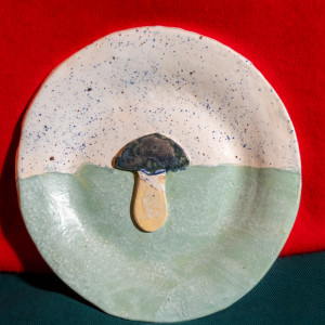 Ceramiczny talerz grzybek - dekoracja świąteczna