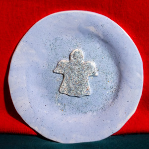 Ceramiczny talerz z aniołem - dekoracja