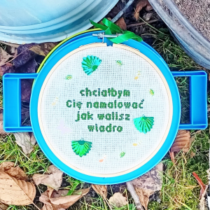Chciałbym Cię namalować, haft na tamborku, gotowy do zawieszenia
