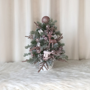 Choinka w szyszek z reniferami. Stroik na Boże Narodzenie