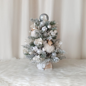 Choinka z szyszek z reniferami. Stroik na Boże Narodzenie