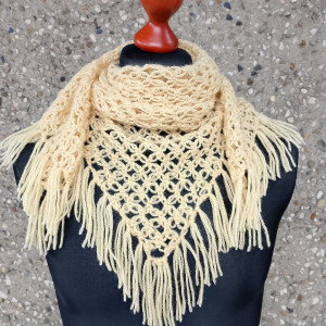 Chusta karmelowa, kwiatowy wzór