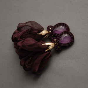 ciemnobordowe kolczyki / klipsy sutasz z kwiatkiem