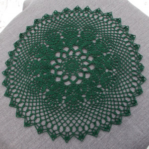 Ciemnozielona serweta 37cm