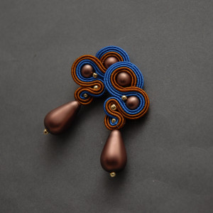 cynamonowo-kobaltowe kolczyki lub klipsy sutasz 1