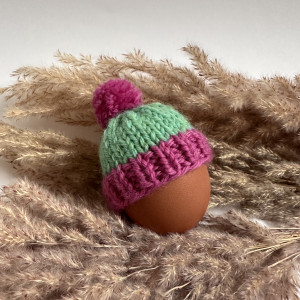Czapeczka z pomponem na jajko wielkanocne (różowo-zielona) - 1 szt.