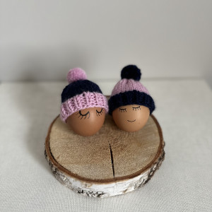 Czapeczki z pomponami na jajka wielkanocne (róż-gran) - zestaw 2 szt.