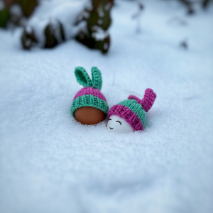 Czapeczki z uszami zająca na jajka wielkanocne (róż-ziel)-zest. 2 szt.