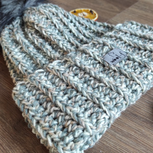 Czapka handmade 50% wełny merino, szałwia/beż