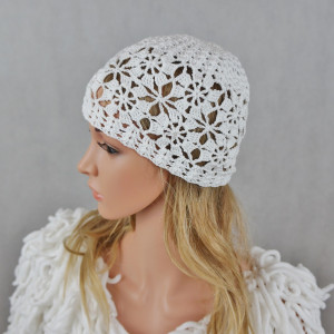 Czapka handmade biała 02