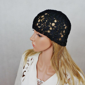 Czapka handmade w czerni 01