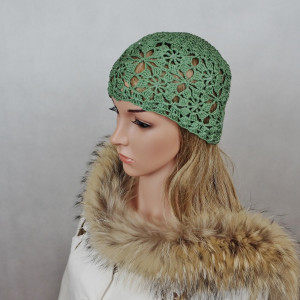 Czapka handmade w zieleni 02