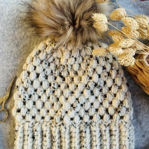 Czapka na szydełku pompon