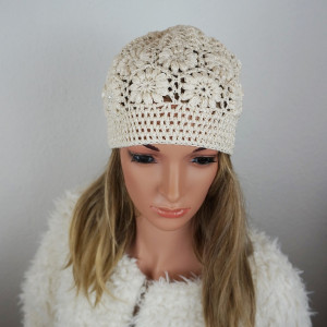 Czapka ręcznie robiona ecru 02