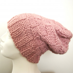 CZAPKA RĘCZNIE WYKONANA NA DRUTACH z wełny NAKO