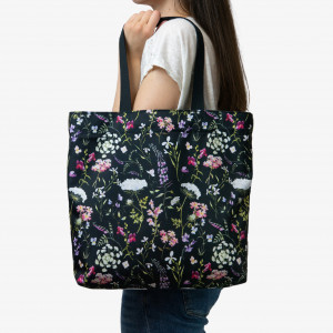 Czarna torba na zakupy w polne kwiaty