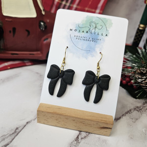 Czarne wiszące kokardy