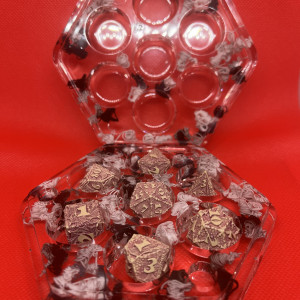 Czarno-białe filamentowe Pudełko na kostki do RPG