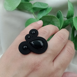Czarny duży pierścionek z onyksem regulowany uniwersalny soutache