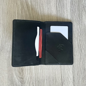 Czarny duży portfel ze skóry ręcznie uszyty.