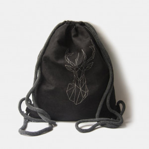 Czarny plecak worek z geometrycznym jeleniem