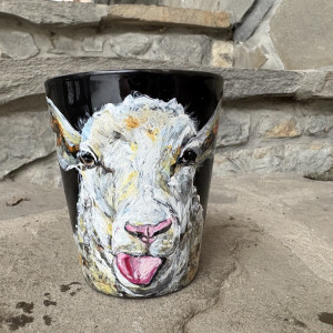 Czarny, porcelanowy kubek ręcznie malowany Redyk