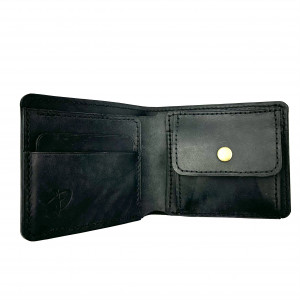 Czarny portfel na bilon ręcznie uszyty ze skóry.