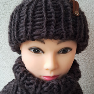 Czekoladowy komplet czapka i komin 100%welna.