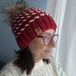 Czerwona czapka damska 100% Merino-Candy hat z dużym pomponem