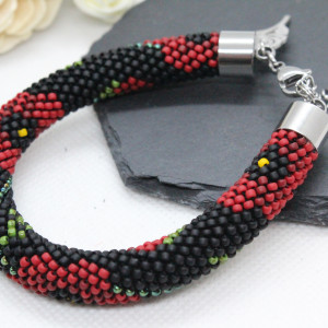 czerwone maki - bransoletka z drobniutkich koralików - ukośnik