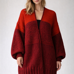 Czerwony kardigan wykonany z wełny i moheru