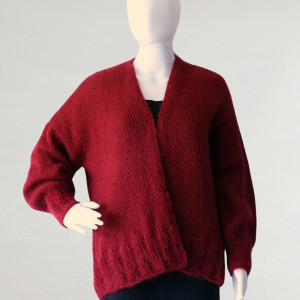 Czerwony krótki kardigan wykonany z bawełny i wełny, gotowy do wysyłki