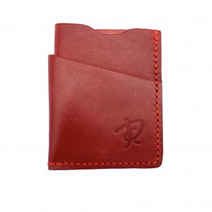 Czerwony portfel na karty ze skóry ręcznie uszyty.